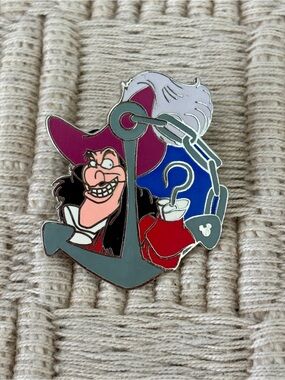 DISNEY 2006 Disneyland Captain Hook Anchor Hidden Mickey Pin